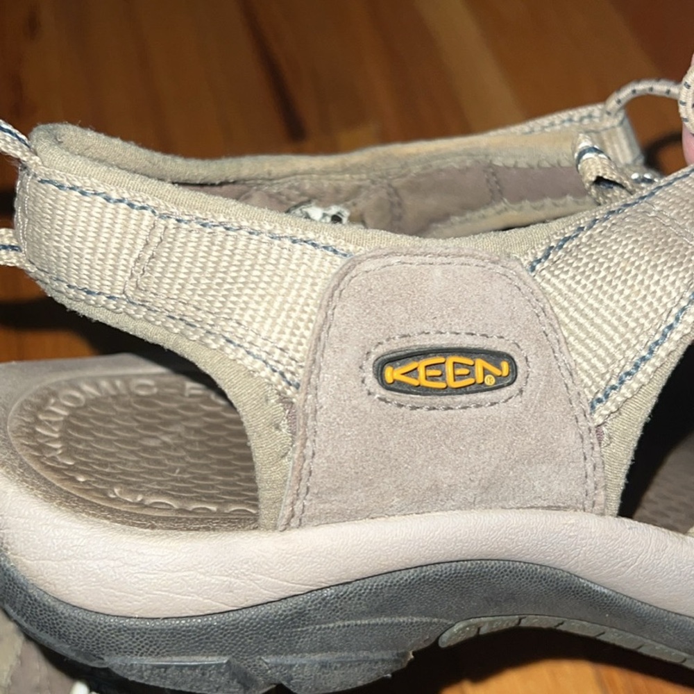 Gently worn men’s Keens - Picture 12 of 13
